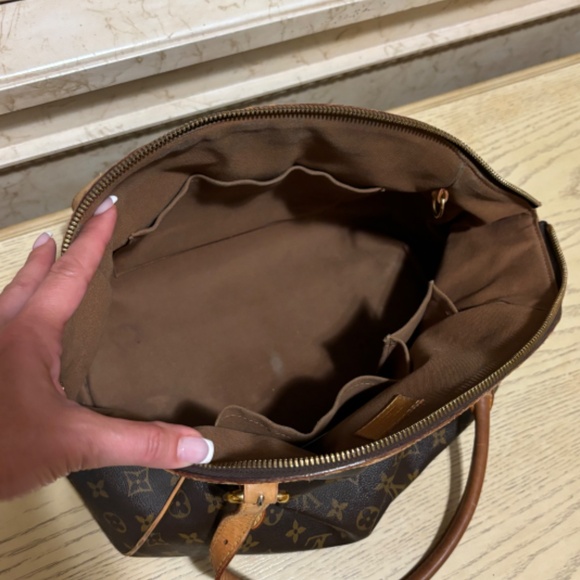 Louis Vuitton - Picture 4 of 6